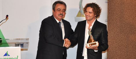 David Bisbal recibe un premio por promocionar su Almería natal