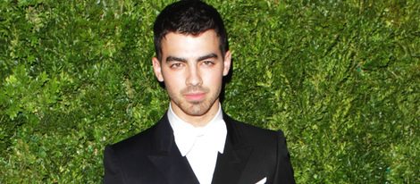 Joe Jonas, Olivia Wilde, Doutzen Kroes y Amanda Seyfried asisten a la gala Vogue en Nueva York