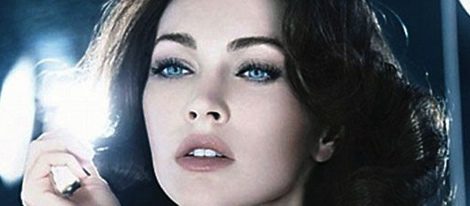 Megan Fox posa como una diva de Hollywood para Armani Cosmetics