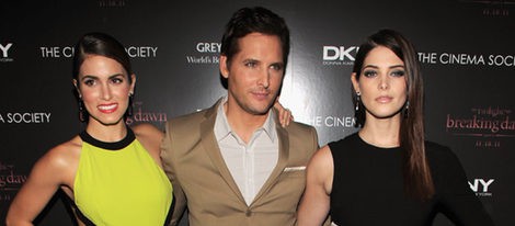 Ashley Greene, Nikki Reed y Peter Facinelli se visten de gala para estrenar 'Amanecer. Parte 1' en Nueva York