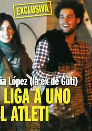 Noelia López y el jugador del Atleti Mario Suárez, sorprendidos dando un romántico paseo