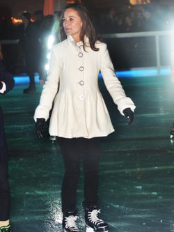 Pippa Middleton demuestra su arte patinando sobre hielo en un evento de Tiffany