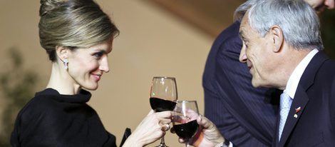 Doña Letizia brinda con el Presidente de Chile, Sebastián Piñera