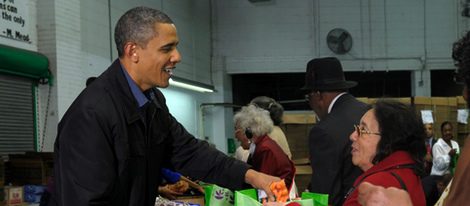 Los Obama, Kim Kardashian y Jennifer Love Hewitt, más solidarios que nunca en Acción de Gracias