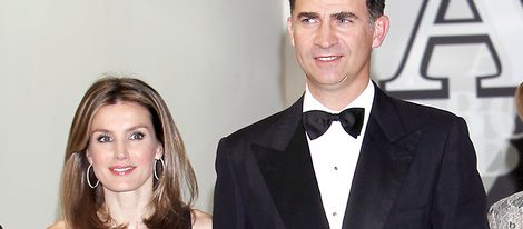 Los Príncipes Felipe y Letizia presiden la cena de honor de los premios Mariano de Cavia