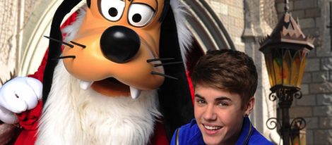 Justin Bieber celebra la navidad vestido de príncipe en Disney World