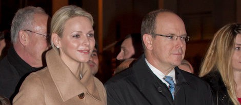 Los Príncipes Alberto y Charlene Wittstock inauguran la Navidad