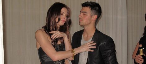 Ashley Greeney su ex novio Joe Jonas en una fiesta