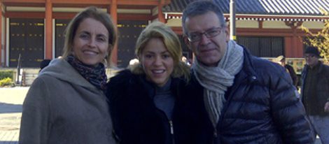 Shakira y sus suegros en Tokio | Foto: Twitter
