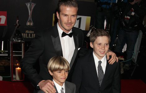 David Beckham y sus hijos Brooklyn y Romeo