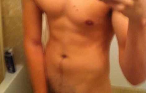 Cuerpo desnudo de Dylan Sprouse / Foto:Twitter