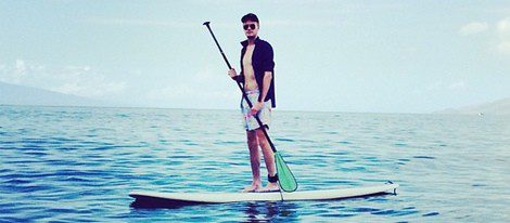  Barron Hilton practicando paddleboarding / Foto:Instagram