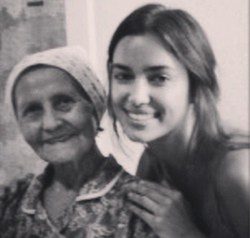 Irina Shayk con su abuela