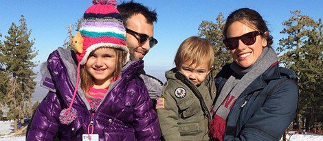 Alessandra Ambrosio junto a su familia en la nieve / Foto:Instagram