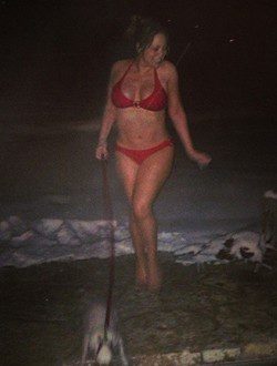 Mariah Carey en bikini rodeada de nieve / Foto:Instagram