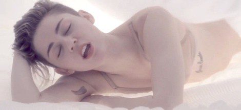 Miley Cyrus en 'Adore You'