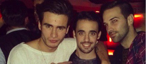 Roi con dos amigos en en una discoteca de Madrid
