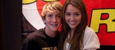  Matt Peterson junto a Miley Cyrus en 2009