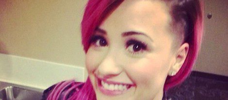  Demi Lovato posa sonriente con su nuevo look / Instagram