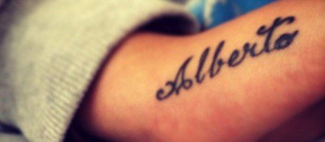 Chabelita se tatúa el nombre de su hijo Alberto / Foto: Twitter