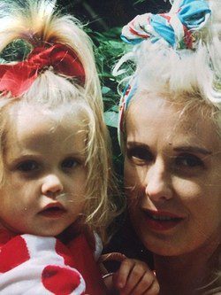 Peaches Geldof sube una foto con su madre