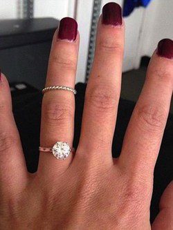 El anillo de prometida de Fifi Trixibelle. Instagram