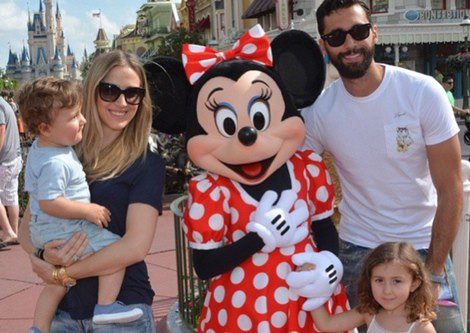 Álvaro Arbeloa con su familia en el parque Disney de Orlando / Instagram