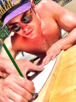 Zac Efron sin camiseta por una buena causa/Instagram