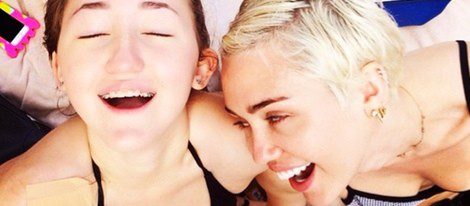 Miley y Noah Cyrus comparten risas mientras toman el sol | Foto: Instagram