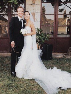 Sebastian Roché y Alicia Hannah recién casados en el sur de Francia | Foto: Instagram
