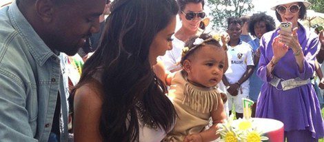 Kanye West y Kim Kardashian junto a North West/Instagram