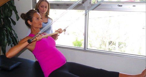 Stacy Keibler con su rutina de pilates durante el embarazo/Instagram