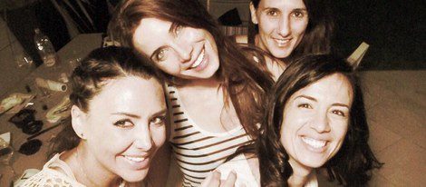 Vania Millan disfruta de su soltería cenando con Pilar Rubio y dos amigas/Twitter