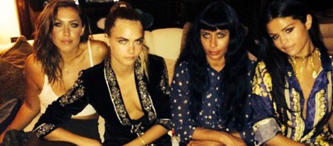 Cara Delevingne y Selena Gomez junto a otras amigas en un lujoso yate / Instagram