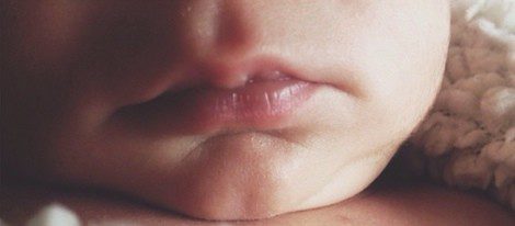 Los mofletes y los carnosos labios del hijo de Raquel del Rosario / Instagram
