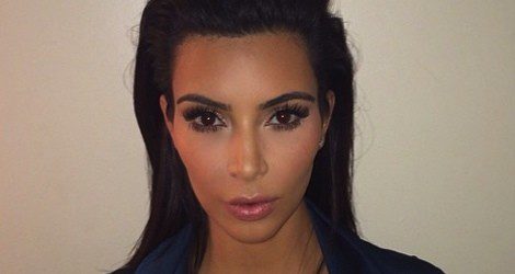 La fotografía de primer plano de Kim Kardashian del pasaporte / Instagram