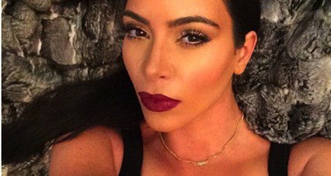 Kim Kardashian se realiza un selfie / Instagram