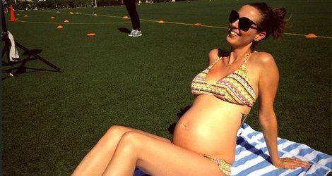 Eva Amurri tomando el sol embaraza en bikini / Instagram 