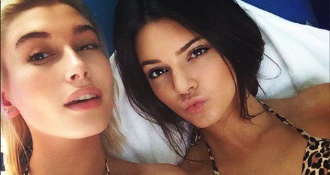 Kendall Jenner y Hailey Baldwin en una selfie / Instagram 