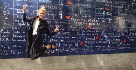 Adriana Abenia por las calles de París / Foto: Instagram