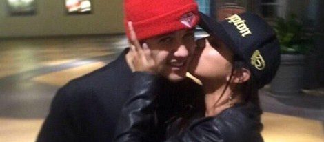 Selena Gomez besa a Justin Bieber en esta imagen publicada en Instagram y posteriormente borrada por el cantante