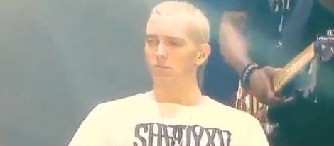 Eminem a punto de recibir el cubo de agua helada / Instagram