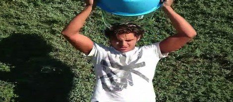 Maxi Iglesias cumplió el reto Ice Bucket Challenge
