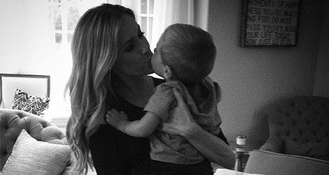 Kristin Cavallari besando a su hijo Camden / Instagram