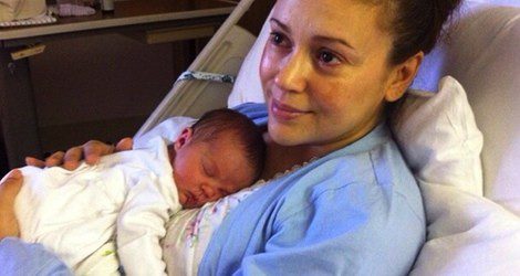 Alyssa Milano el día que dio a luz a su hijo Milo / Instagram 
