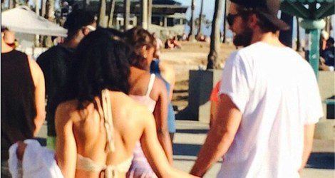 Robert Pattinson y Tahlilah Debrett Bernett en Venice Beach / Instagram