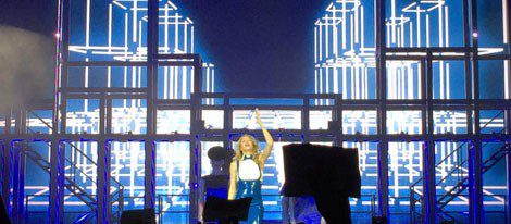 Kylie Minogue interpreta 'Into the blue' para cerrar su concierto en Madrid