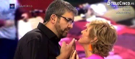 Mercedes Milá y Florentino Fernández preparándose para el beso / Telecinco.es