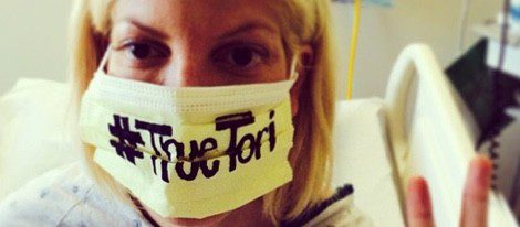 Tori Spelling promociona la segunda temporada de su reallity desde el hospital