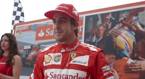 Fernando Alonso, sorprendido por el flashmob